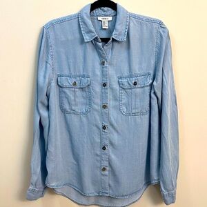 Forever 21 Women’s Button Down Denim Shirt in Size Medium